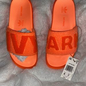 IVY PARK Solar Orange Slides